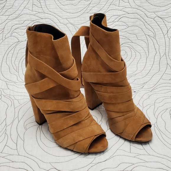Size 6.5 ALDO Tan/Beige Rigoli Suede Wrap Peep Toe Block Heel - Picture 2 of 13